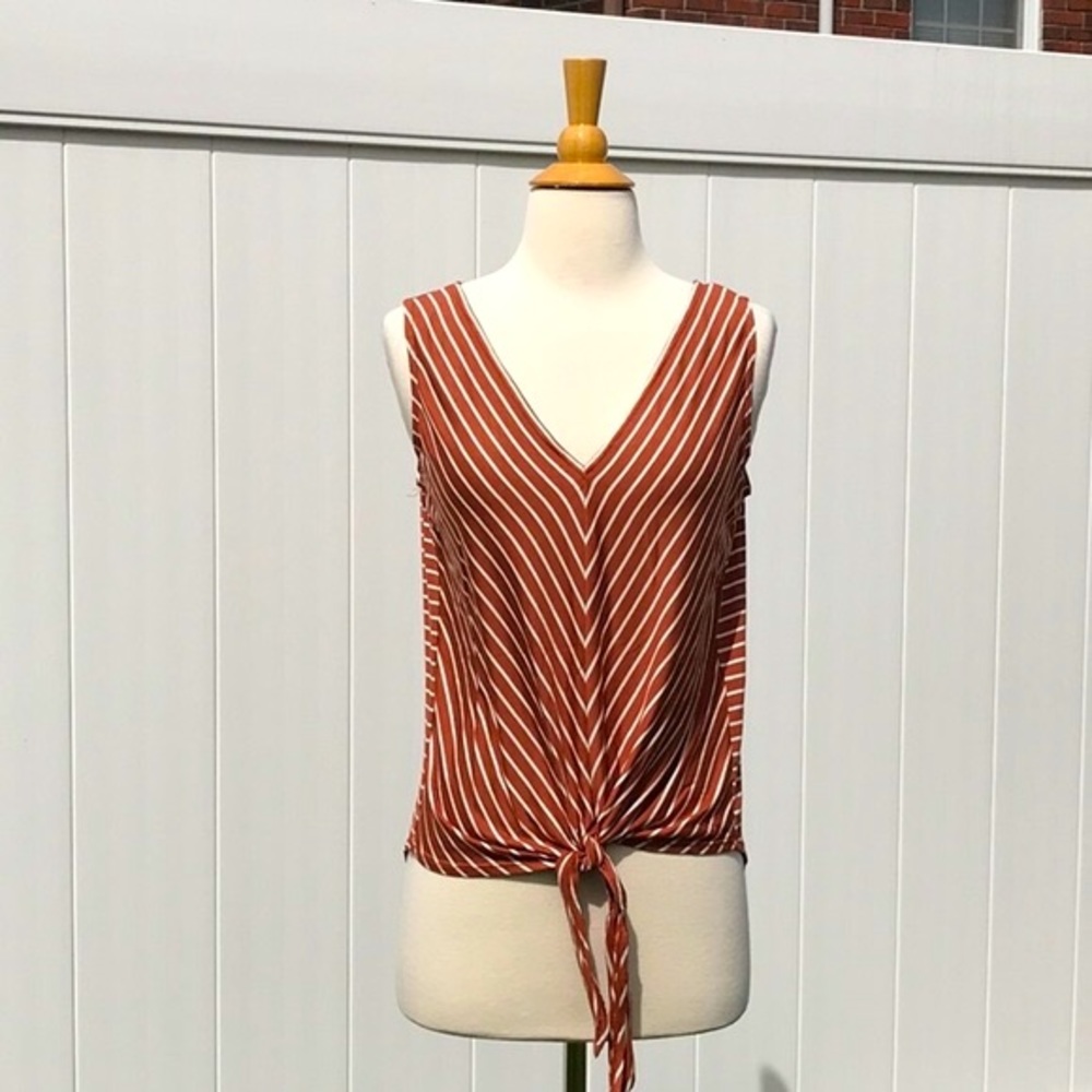 NWT Max Studio Sleeveless Hi-Lo V-neck Striped Shirt Size Medium